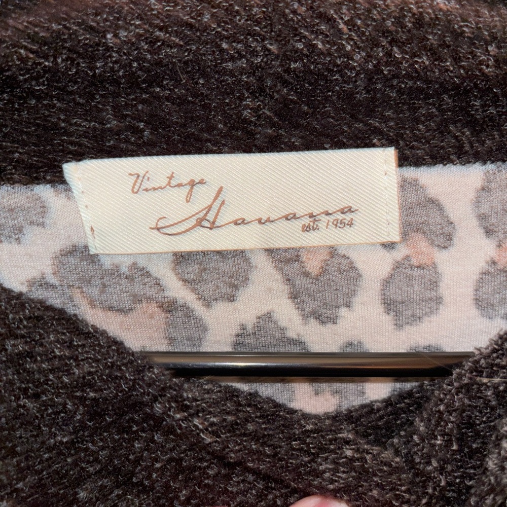 LOVINGLY WORN ANIMAL PRINT TOP - Picture 4 of 5